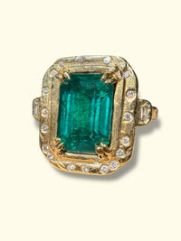 4.26 Cts Emerald Cut Art Deco 18 Ct Gold Ring with diamonds